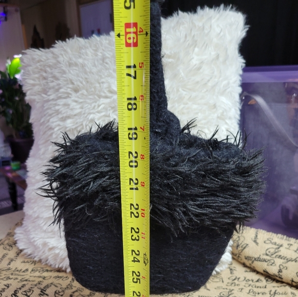 Handcrafted black fuzzy trim toggle strap felted Wool bag black - Picture 2 of 6